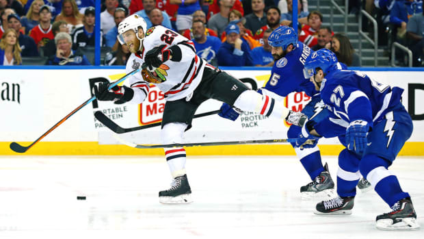 kris-versteeg-blackhawks-lightning-stanley-cup-game5.jpg
